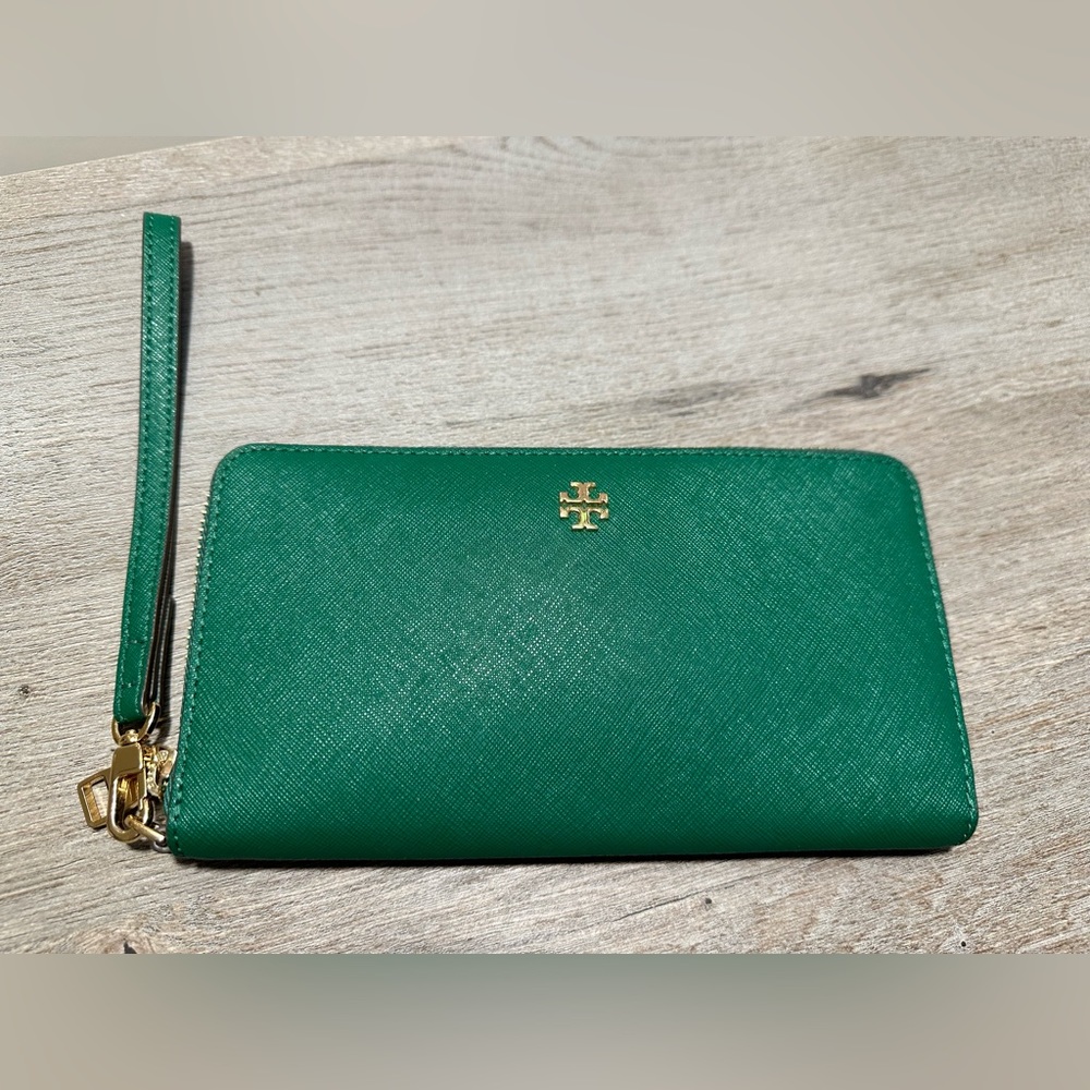 Tory Burch Emerald Green Leather Envelope Wristlet Wallet